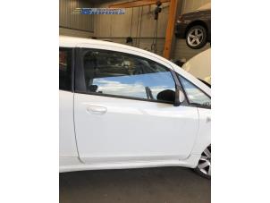 Gebruikte Deur 2Deurs rechts Mitsubishi Colt (Z2/Z3) 1.1 12V Prijs € 100,00 Margeregeling aangeboden door Autobedrijf Brooks