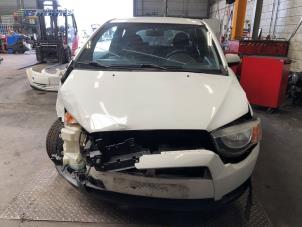 Gebruikte Aandrijfas links-voor Mitsubishi Colt (Z2/Z3) 1.1 12V Prijs € 30,00 Margeregeling aangeboden door Autobedrijf Brooks