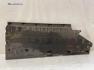 Gebruikte Beschermplaat bodem Audi A4 Cabriolet (B6) 3.0 V6 30V Prijs € 50,00 Margeregeling aangeboden door Autobedrijf Brooks