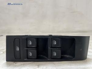 Gebruikte Elektrisch Raam Schakelaar Skoda Fabia III Combi (NJ5) 1.2 TSI 16V Greentech Prijs € 20,00 Margeregeling aangeboden door Autobedrijf Brooks