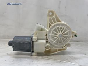 Gebruikte Motor portierruit Mercedes EQV 300 Prijs € 15,00 Margeregeling aangeboden door Autobedrijf Brooks
