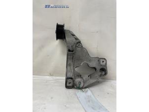 Gebruikte Aircopomp Steun Jeep Grand Cherokee (WK/WK2) 3.0 CRD V6 24V Prijs € 50,00 Margeregeling aangeboden door Autobedrijf Brooks