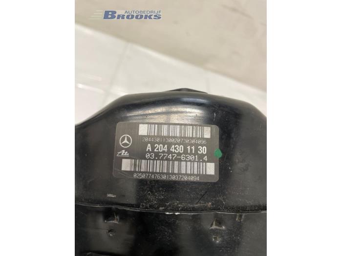 Rembekrachtiger van een Mercedes-Benz C (W204) 3.0 C-320 CDI V6 24V 2007