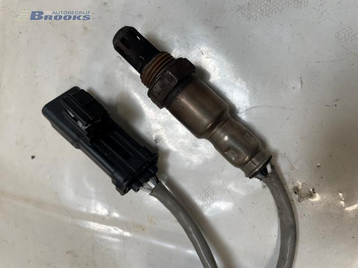 Gebruikte Lambda Sonde Peugeot 208 I (CA/CC/CK/CL) 1.2 12V e-THP PureTech 110 Prijs € 15,00 Margeregeling aangeboden door Autobedrijf Brooks