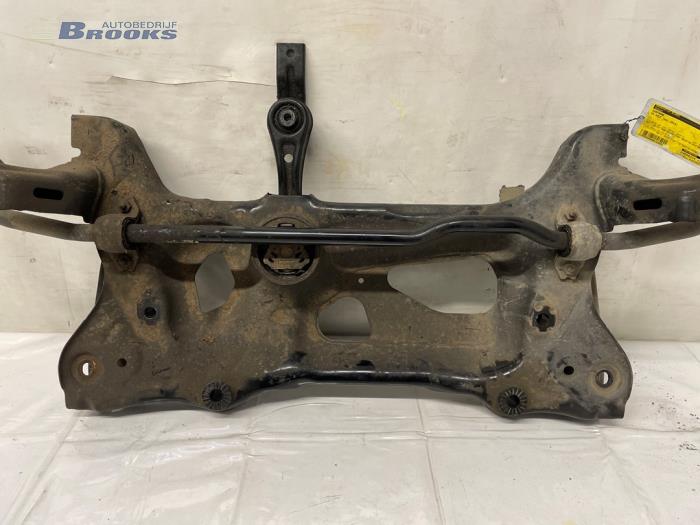 Subframe van een Volkswagen Golf VII (AUA) 1.6 TDI BMT 16V 2018