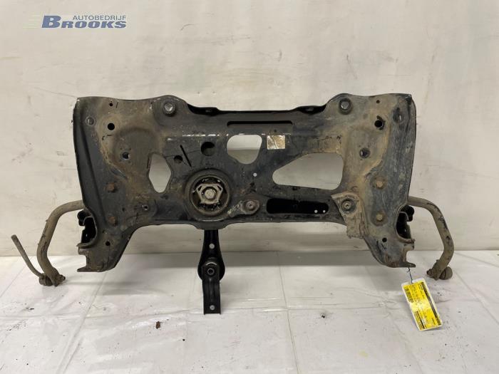 Subframe van een Volkswagen Golf VII (AUA) 1.6 TDI BMT 16V 2018