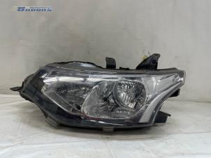 Gebruikte Koplamp links Mitsubishi Outlander (GF/GG) 2.0 16V 4x2 Prijs € 150,00 Margeregeling aangeboden door Autobedrijf Brooks