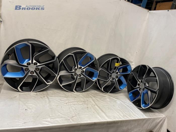 Sportvelgen Set van een Lynk & Co 01 1.5 PHEV 2021