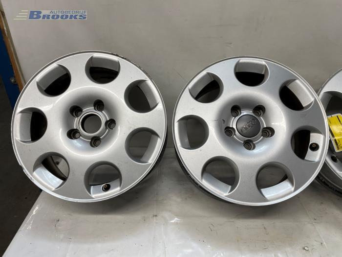 Sportvelgen Set van een Audi A3 (8P1) 1.4 TFSI 16V 2009