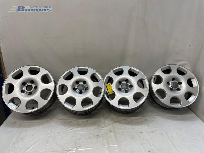 Sportvelgen Set van een Audi A3 (8P1) 1.4 TFSI 16V 2009