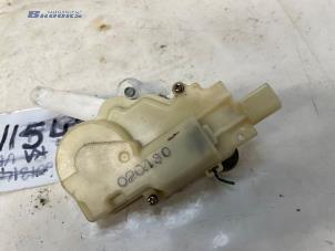 Gebruikte Motor Centrale Deurvergrendeling Toyota Yaris (P1) 1.3 16V VVT-i Prijs € 35,00 Margeregeling aangeboden door Autobedrijf Brooks