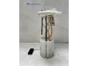 Gebruikte Tank element Pomp Jeep Compass II (MP) 1.3 4XE 240 16V 4x4 Prijs € 125,00 Margeregeling aangeboden door Autobedrijf Brooks