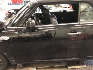 Gebruikte Deur 2Deurs links Mini Mini Convertible (F57) 2.0 16V Cooper S Prijs € 250,00 Margeregeling aangeboden door Autobedrijf Brooks