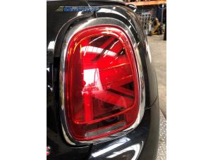 Gebruikte Achterlicht rechts Mini Mini Convertible (F57) 2.0 16V Cooper S Prijs € 150,00 Margeregeling aangeboden door Autobedrijf Brooks