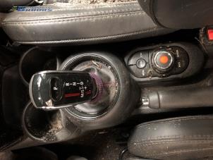 Gebruikte Versnellingspook Mini Mini Convertible (F57) 2.0 16V Cooper S Prijs € 240,00 Margeregeling aangeboden door Autobedrijf Brooks
