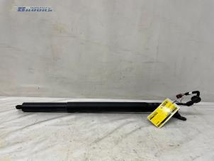 Gebruikte Kofferdekseldemper rechts-achter Audi Q4 Sportback (4FN) 40 e-tron Prijs € 150,00 Margeregeling aangeboden door Autobedrijf Brooks