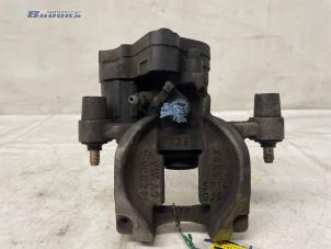 Gebruikte Remklauw (Tang) rechts-achter Volkswagen Golf VII (AUA) 1.4 TSI BlueMotion Technology 125 16V Prijs € 30,00 Margeregeling aangeboden door Autobedrijf Brooks