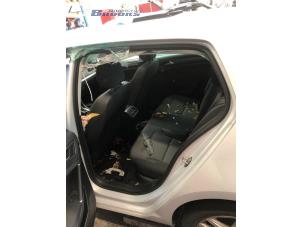 Gebruikte Portierrubber 4Deurs links-achter Volkswagen Golf VII (AUA) 1.4 TSI BlueMotion Technology 125 16V Prijs € 15,00 Margeregeling aangeboden door Autobedrijf Brooks