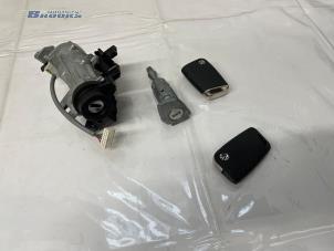 Gebruikte Slotenset Volkswagen Golf VII (AUA) 1.4 TSI BlueMotion Technology 125 16V Prijs € 45,00 Margeregeling aangeboden door Autobedrijf Brooks