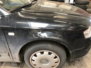 Gebruikte Scherm rechts-voor Audi A4 Avant (B7) 2.0 TDI 16V Prijs € 60,00 Margeregeling aangeboden door Autobedrijf Brooks