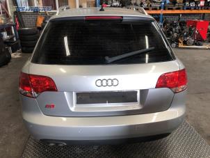 Gebruikte Bumperframe achter Audi A4 Avant (B7) 2.0 TDI Prijs € 25,00 Margeregeling aangeboden door Autobedrijf Brooks