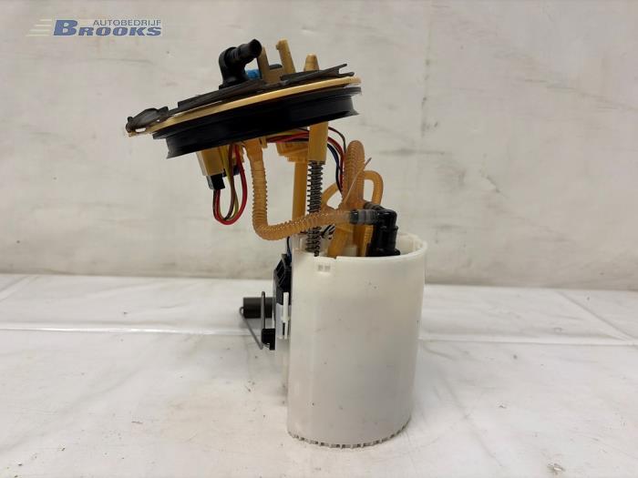 Gebruikte Tank element Pomp Volkswagen Golf VII (AUA) 1.6 TDI BlueMotion 16V Prijs € 20,00 Margeregeling aangeboden door Autobedrijf Brooks