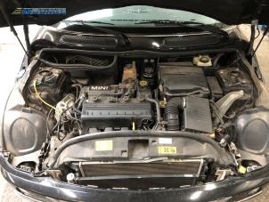 Gebruikte Rembekrachtiger BMW Mini One/Cooper (R50) 1.6 16V Cooper Prijs € 25,00 Margeregeling aangeboden door Autobedrijf Brooks