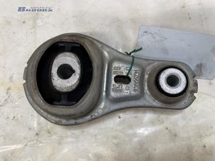 Gebruikte Motorsteun Renault Trafic (1FL/2FL/3FL/4FL) 2.0 dCi 16V 150 Prijs € 15,00 Margeregeling aangeboden door Autobedrijf Brooks