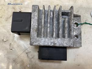 Gebruikte Voorgloei Relais Renault Trafic (1FL/2FL/3FL/4FL) 2.0 dCi 16V 150 Prijs € 10,00 Margeregeling aangeboden door Autobedrijf Brooks