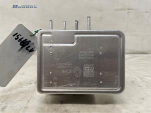 Gebruikte ABS Pomp Renault Trafic (1FL/2FL/3FL/4FL) 2.0 dCi 16V 150 Prijs € 225,00 Margeregeling aangeboden door Autobedrijf Brooks