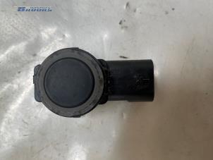 Gebruikte PDC Sensor Renault Trafic (1FL/2FL/3FL/4FL) 2.0 dCi 16V 150 Prijs € 25,00 Margeregeling aangeboden door Autobedrijf Brooks