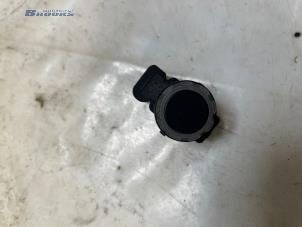 Gebruikte PDC Sensor Renault Trafic (1FL/2FL/3FL/4FL) 2.0 dCi 16V 150 Prijs € 25,00 Margeregeling aangeboden door Autobedrijf Brooks