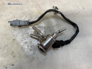 Gebruikte Adblue injector Renault Trafic (1FL/2FL/3FL/4FL) 2.0 dCi 16V 150 Prijs € 95,00 Margeregeling aangeboden door Autobedrijf Brooks