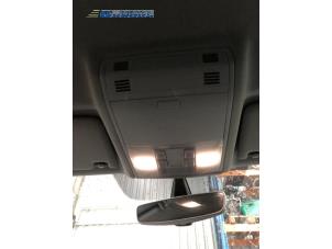 Gebruikte Binnenverlichting voor Volkswagen Golf VII (AUA) 1.6 TDI BMT 16V Prijs € 15,00 Margeregeling aangeboden door Autobedrijf Brooks