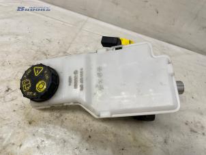 Gebruikte Hoofdremcilinder Lynk &amp; Co 01 1.5 PHEV Prijs € 35,00 Margeregeling aangeboden door Autobedrijf Brooks