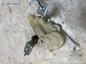 Gebruikte Motor Centrale Deurvergrendeling Toyota Yaris II (P9) 1.33 16V Dual VVT-I Prijs € 40,00 Margeregeling aangeboden door Autobedrijf Brooks