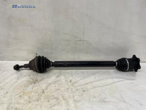 Gebruikte Aandrijfas rechts-voor Volkswagen Caddy III (2KA,2KH,2CA,2CH) 1.9 TDI Prijs € 100,00 Margeregeling aangeboden door Autobedrijf Brooks