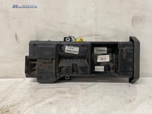 Gebruikte Zekeringkast Ford Transit 2.0 TDCi 16V Eco Blue 105 Prijs € 60,00 Margeregeling aangeboden door Autobedrijf Brooks