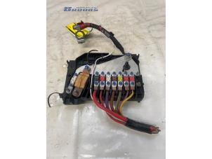 Gebruikte Zekeringkast Ford Grand C-Max (DXA) 1.0 Ti-VCT EcoBoost 12V 125 Prijs € 20,00 Margeregeling aangeboden door Autobedrijf Brooks