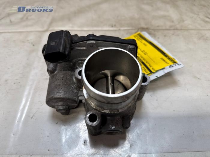 Gebruikte Gasklephuis Ford Focus 3 Wagon 1.0 Ti-VCT EcoBoost 12V 125 Prijs € 15,00 Margeregeling aangeboden door Autobedrijf Brooks