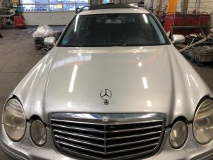 Gebruikte Motorkap Mercedes E Combi 4-matic (S211) 3.0 E-320 CDI 24V Prijs € 175,00 Margeregeling aangeboden door Autobedrijf Brooks