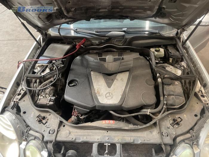 Gebruikte Gasklephuis Mercedes E Combi 4-matic (S211) 3.0 E-320 CDI 24V Prijs € 35,00 Margeregeling aangeboden door Autobedrijf Brooks