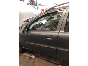 Gebruikte Portier 4Deurs links-voor Volvo V70 (SW) 2.4 D5 20V Prijs € 100,00 Margeregeling aangeboden door Autobedrijf Brooks