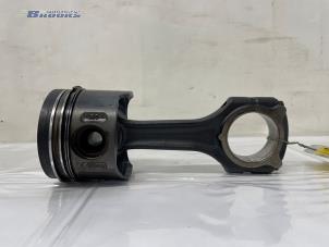 Gebruikte Zuiger Mercedes Vito (639.6) 2.2 109 CDI 16V Prijs € 50,00 Margeregeling aangeboden door Autobedrijf Brooks