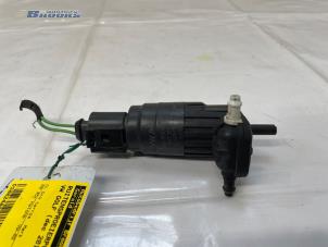 Gebruikte Ruitensproeierpomp voor Volkswagen Golf VII (AUA) 1.4 GTE 16V Prijs € 5,00 Margeregeling aangeboden door Autobedrijf Brooks