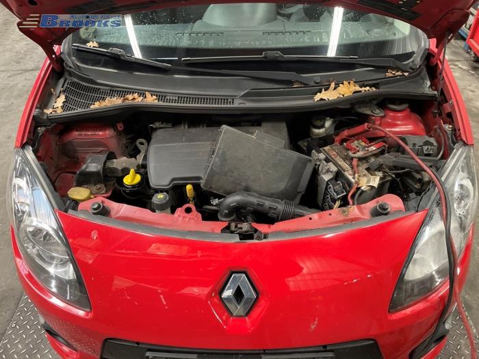 Gebruikte Radiateur Renault Twingo II (CN) 1.2 16V Prijs € 20,00 Margeregeling aangeboden door Autobedrijf Brooks