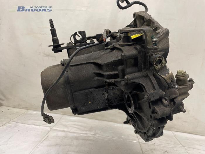 Gebruikte Versnellingsbak Peugeot 206 (2A/C/H/J/S) 1.4 XR,XS,XT,Gentry Prijs € 75,00 Margeregeling aangeboden door Autobedrijf Brooks