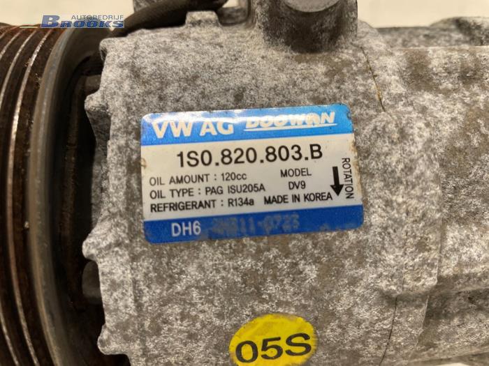 Aircopomp van een Volkswagen Up! (121) 1.0 12V 60 2013