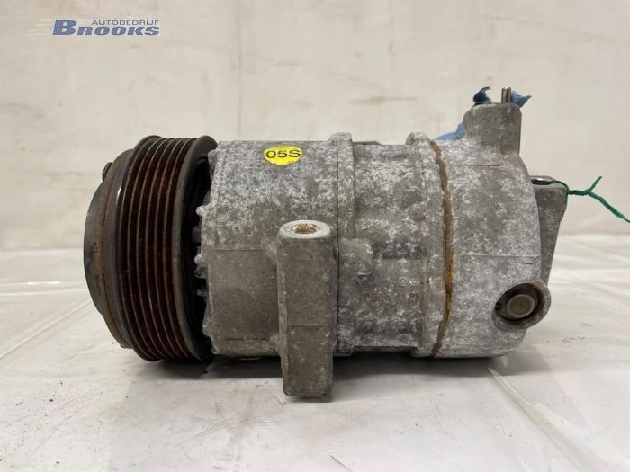 Aircopomp van een Volkswagen Up! (121) 1.0 12V 60 2013