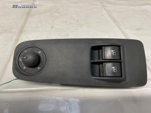 Gebruikte Schakelaar Elektrisch Raam Fiat Ducato (250) 2.3 D 120 Multijet Prijs € 25,00 Margeregeling aangeboden door Autobedrijf Brooks